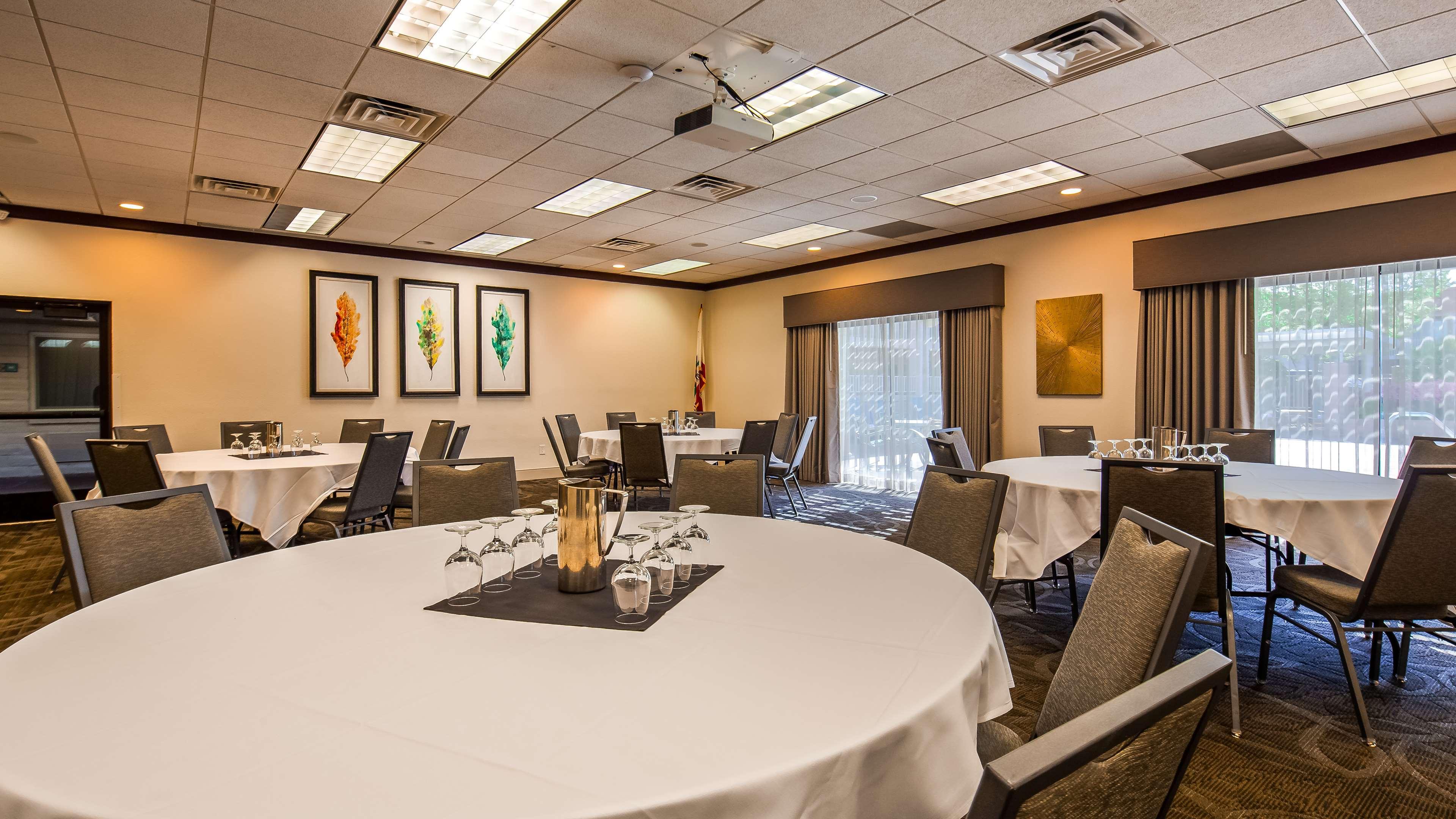 Best Western Plus Hilltop Inn Redding Ngoại thất bức ảnh