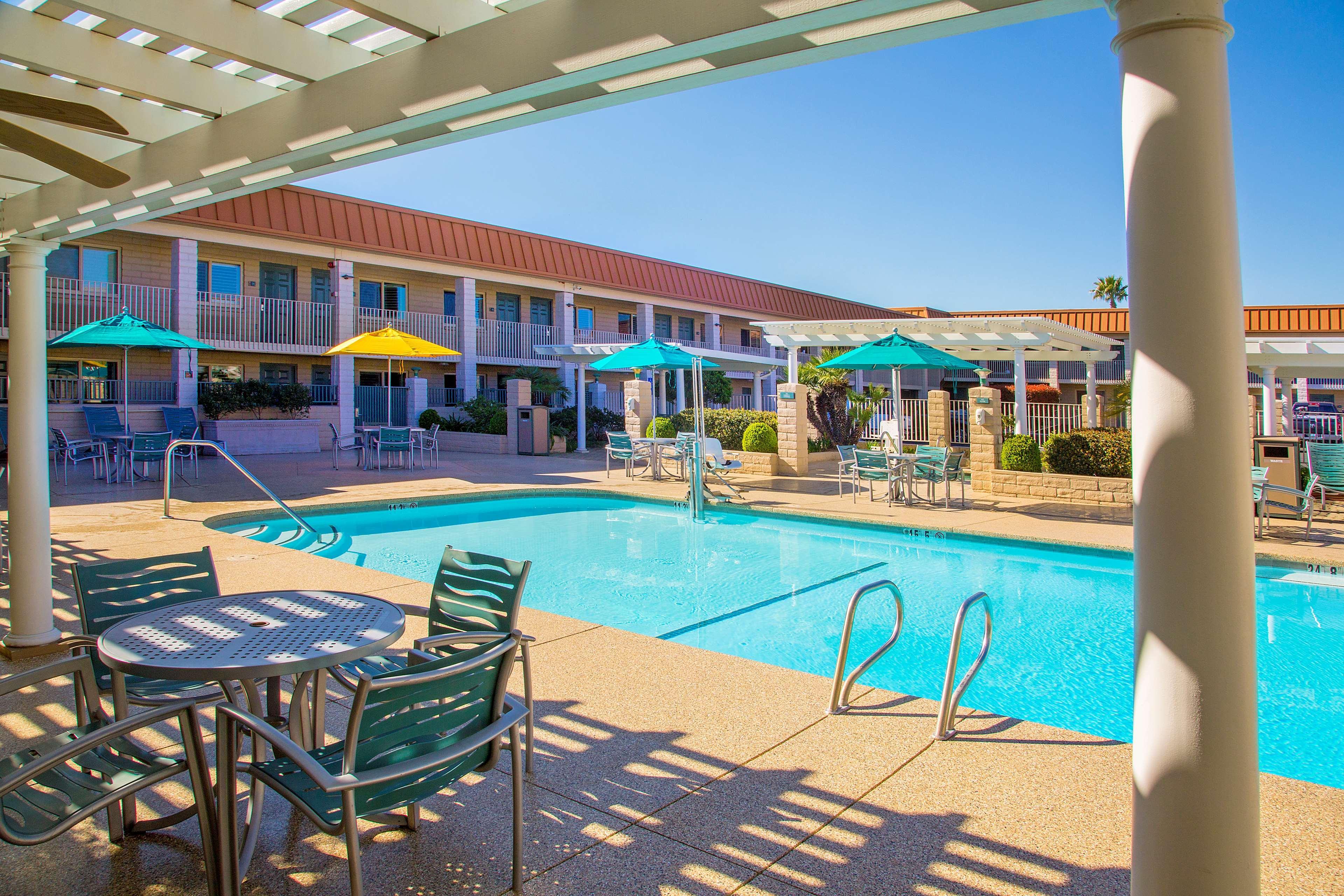Best Western Plus Hilltop Inn Redding Ngoại thất bức ảnh